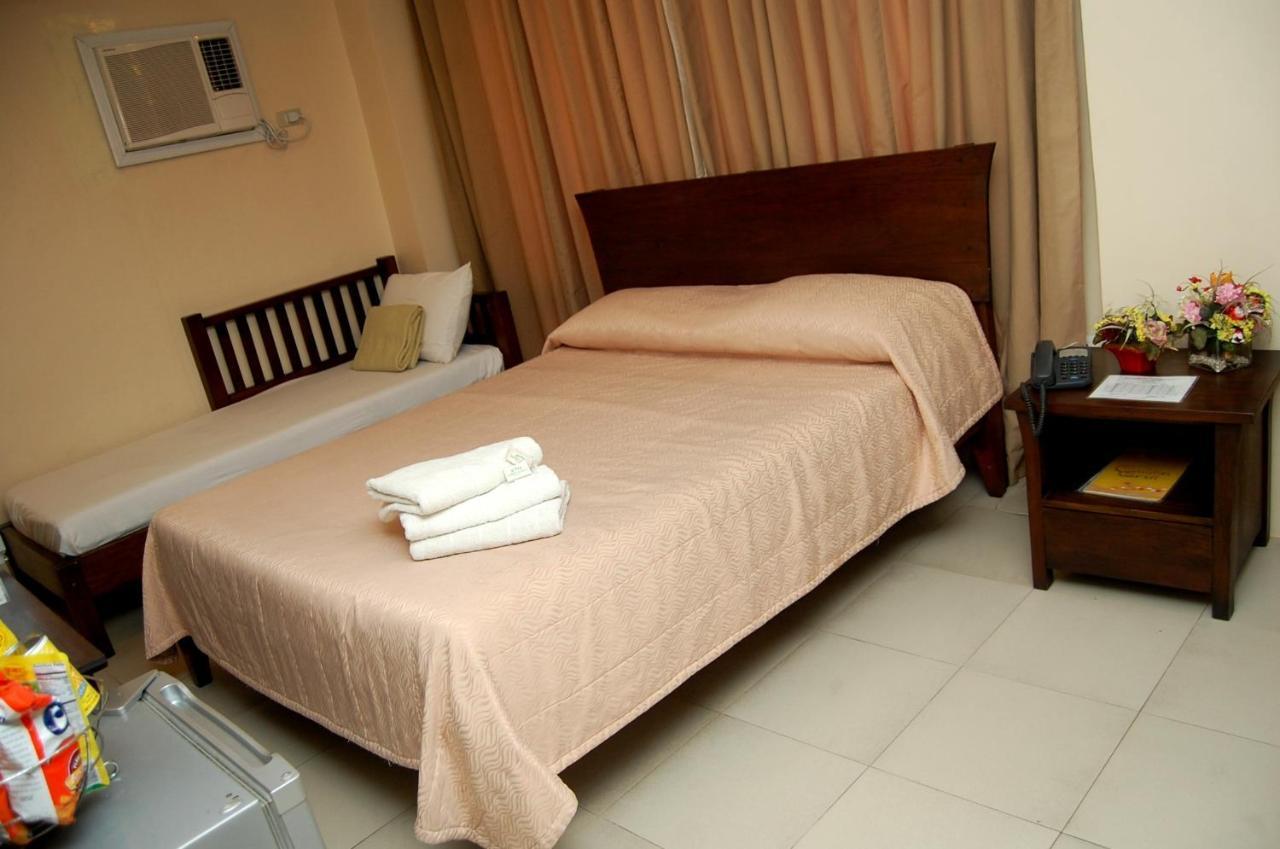 Isabel Suites Laoag Room photo